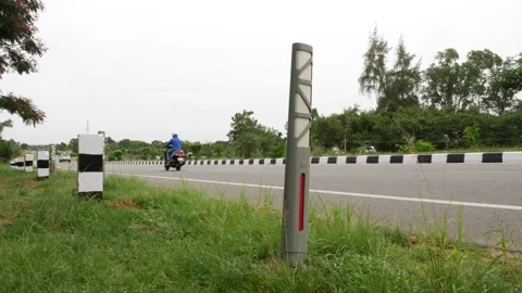 White and black traffic control sign Vídeo Stock 156990285