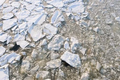 White and gray ice texture on a winter river Foto stock
