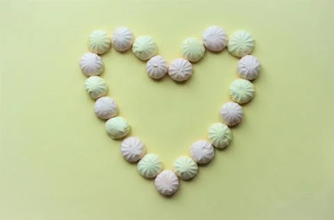 White and light pink marshmallows in the form of a heart in a circle lines on a Stock Photos