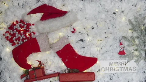 The white background is covered with fluffy snow. Abstract little Santa Claus Vidéo 165119549