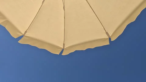 White beach umbrella. View from below. Relaxing context Vidéo 301713740