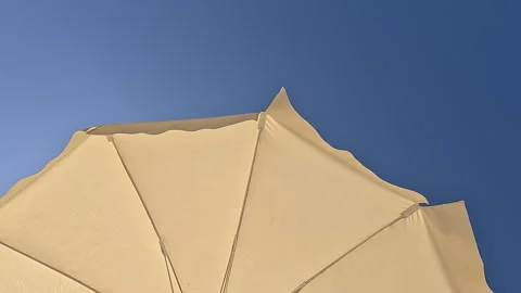 White beach umbrella. View from below. Relaxing context Vidéo 301714097