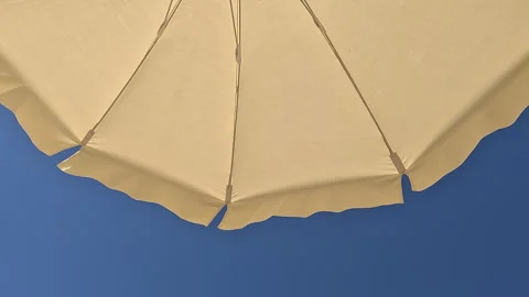 White beach umbrella. View from below. Relaxing context Vidéo 301714126