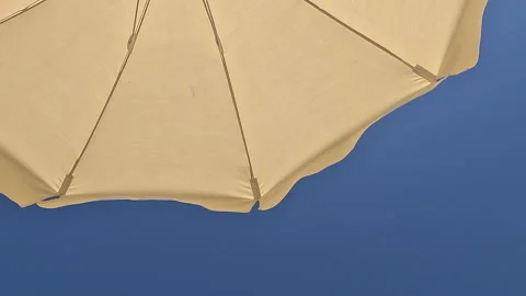 White beach umbrella. View from below. Relaxing context Vidéo 301714699