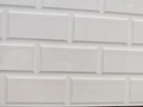 White beveled subway tile backdrop classic brick pattern 库存照片