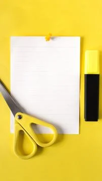 White blank note sheet pinned to desk Stock Photos