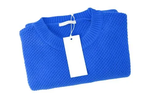 White blank rectangular clothing tag on blue knitted sweater isolated on wh.. Foto stock
