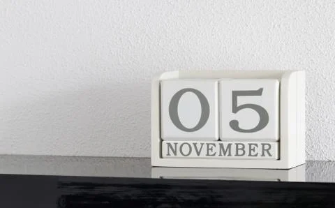 White block calendar present date 5 and month November Stock Photos