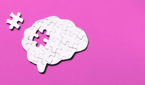 White Brain Puzzle with the Missing Piece on Pink Foto stock