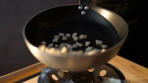 White bread toast, fried in a frying pan with olive oil, slow motion Vídeo Stock 90401294