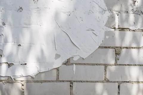 White brick wall background with partial plaster and tree shadow Stock-Fotos