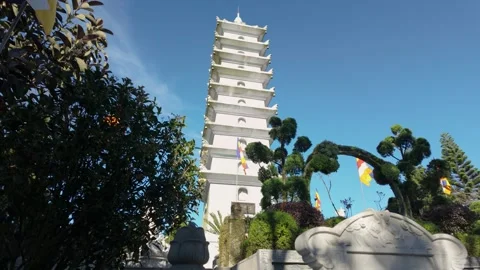 White Buddhist pagoda tower at Ba Na Hills, Da Nang Video stock 341779355