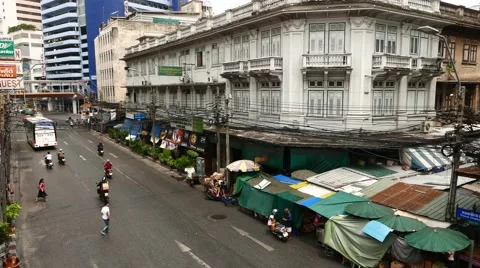 White building with closed windows and balcony, lively inner-city area of BKK 스톡 동영상 53085364