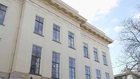 A White Building Vídeo Stock 81956935