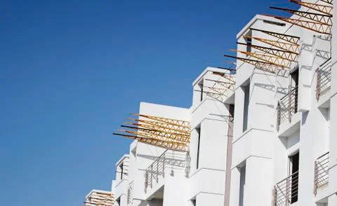 White building under construction Stockfoto's