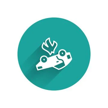 White Burning car icon isolated with long shadow. Car on fire. Broken auto Stockillustratie