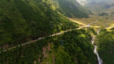 White bus rides by the highway in the beautiful green mountains Vídeo Stock 315599801