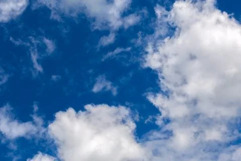 White c cumulus clouds on blue sky background Фото