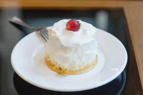 White cake on dish Foto stock