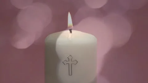 White candle flame flickering and extinguishing after moving light crosses face, Stock Footage 334466293