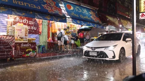 White Car Driving Through Rainy Chinatown Street at Night Vídeos de archivo 317533785