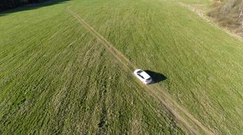 White car goes on the field 库存影片 62958675