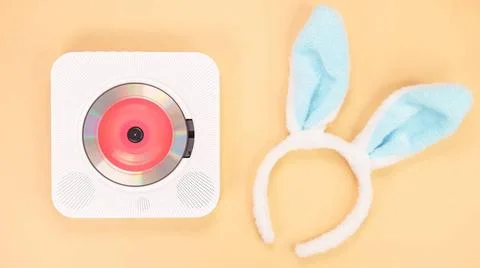 White cd player with red disc with bunny ears on yellow background. Love m... Foto stock