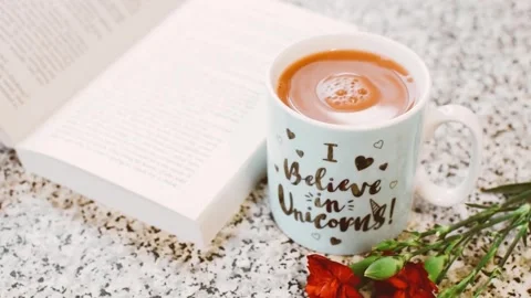 White Ceramic Mug with Metallic Gold Lettering I Believe in Unicorns 스톡 동영상 337514362