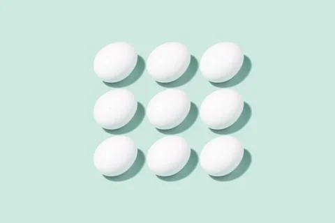 White chicken eggs on mint background 库存照片