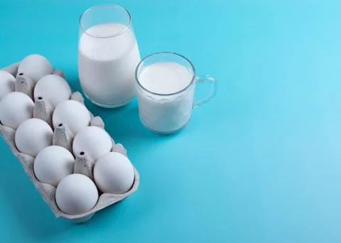 White chicken eggs Foto stock