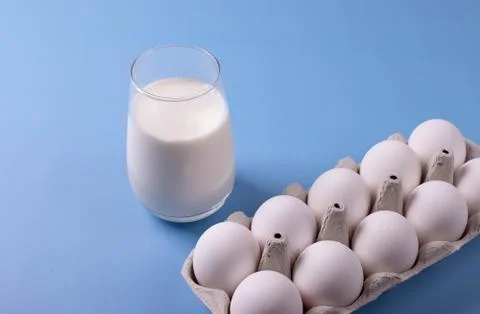 White chicken eggs Foto stock