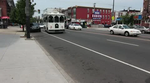 White city trolley pull up to curb 스톡 동영상 11138296
