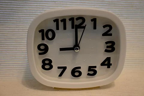 White clock showing 9 o’clock Foto stock