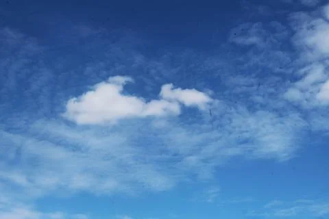 White cloud against blue white sky background 库存照片