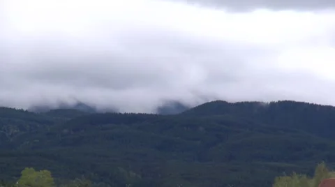 White clouds above the mountain top Vidéo 45313549