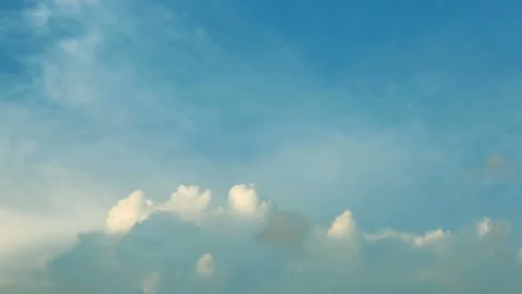 White Clouds and Blue Sky time-lapse. Beautiful cloudscape. Video stock 88434623