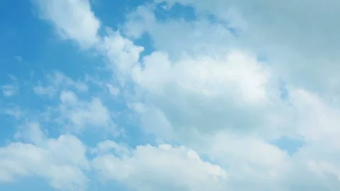 White Clouds and Blue Sky time-lapse. Beautiful cloudscape. Video stock 88435604