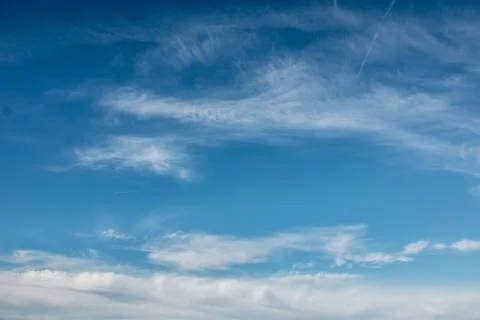 White clouds and the deep blue sky 库存照片