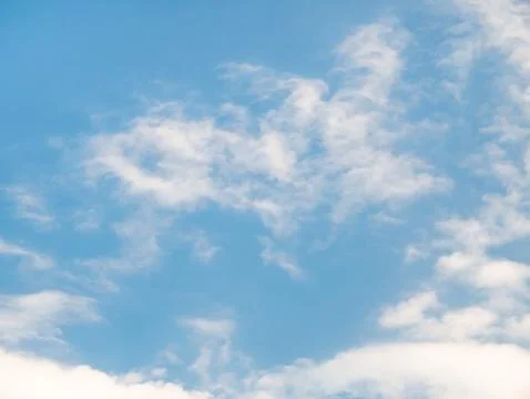 White clouds on a blue sky background. Foto stock