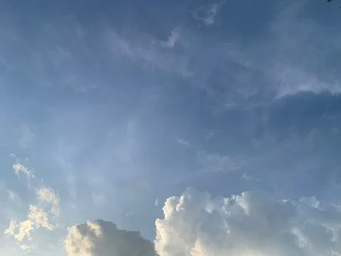 White clouds in the blue sky background ep155 Foto stock