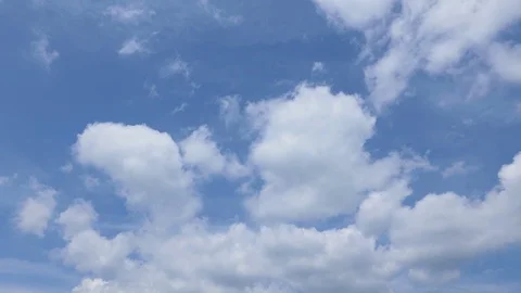 White Clouds in a Blue Sky (fast time lapse) 스톡 동영상 113383848