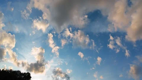 White clouds in the blue sky. Stock-Footage 316528019