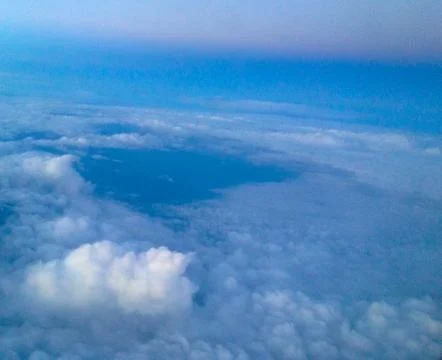 White clouds, blue sky, over the earth, skyline Stock-Fotos