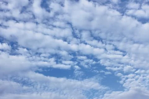 White clouds on the blue sky Foto stock