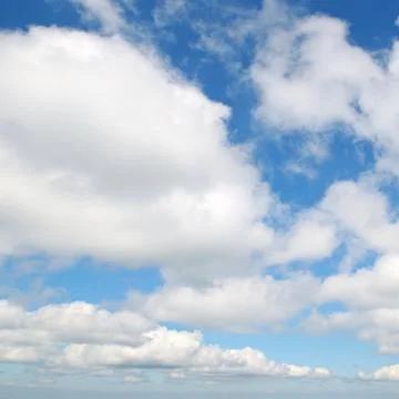 White clouds in the blue sky Foto stock