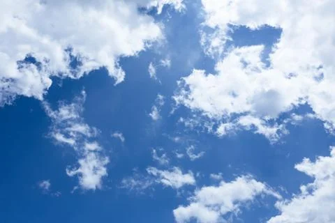 White clouds in the blue sky Foto stock