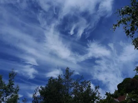 White clouds in the blue sky Foto stock