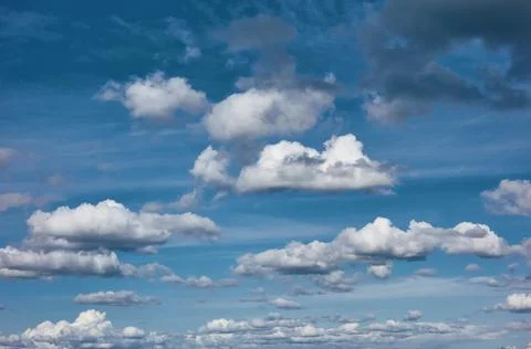 White clouds in the blue sky Foto stock