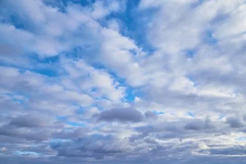 White clouds in the blue sky, sky in the clouds Foto stock