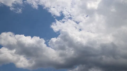 White clouds in the blue sky, time lapse video Stockbeeldmateriaal 336514877